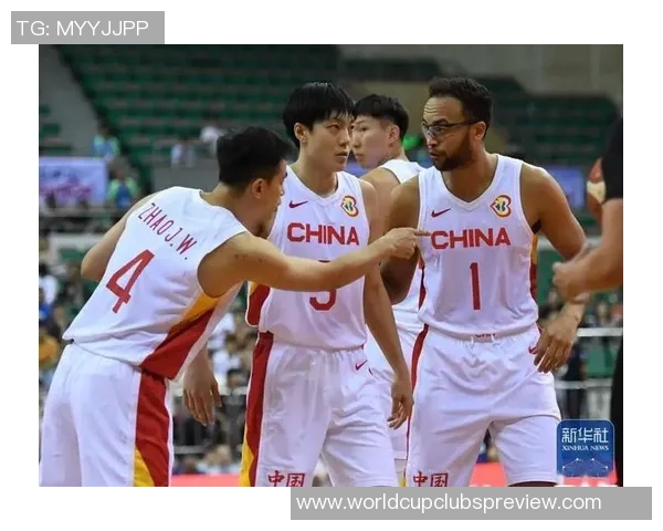 中国男篮队迎战塞尔维亚全力以赴争夺胜利展现团队精神与拼搏意志