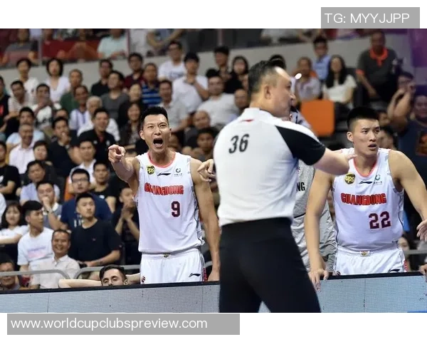 广东队迎战深圳马可波罗全力争胜展现篮球魅力与团队精神 广东队迎战深圳马可波罗全力争胜展现篮球魅力与团队精神